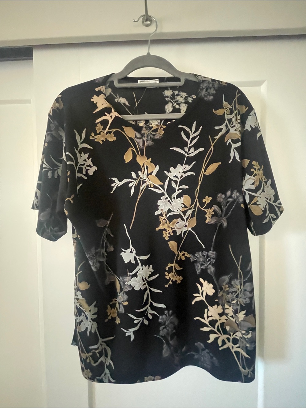 90's Black Floral Short-Sleeve Blouse with‎ Cream and Tan Blooms casual office